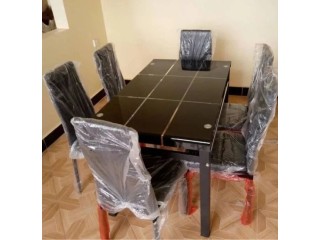 Dyining table