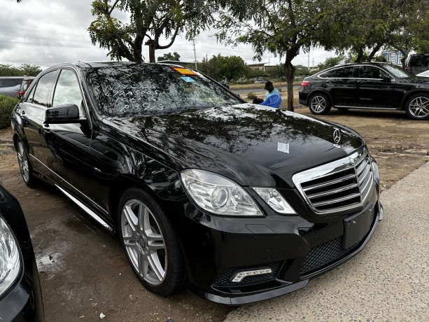 mercedes-benz-2011-big-1