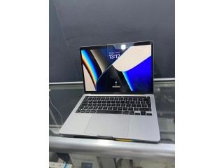 MacBook Pro 2022 M2 CHIP